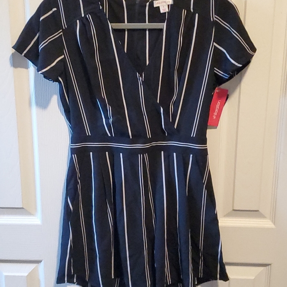 BNWT Size Small Women's Romper - black & white striped - Picture 2 of 6